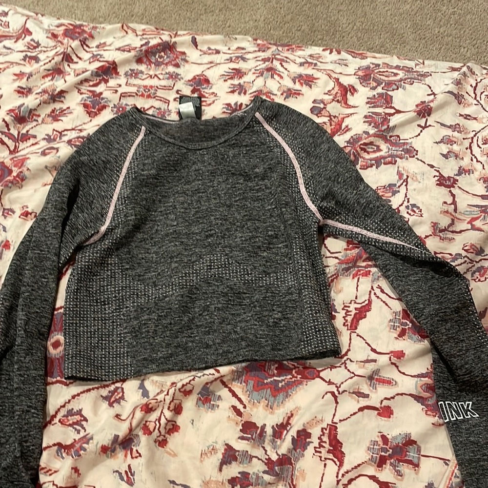 Women PINK work out shirt